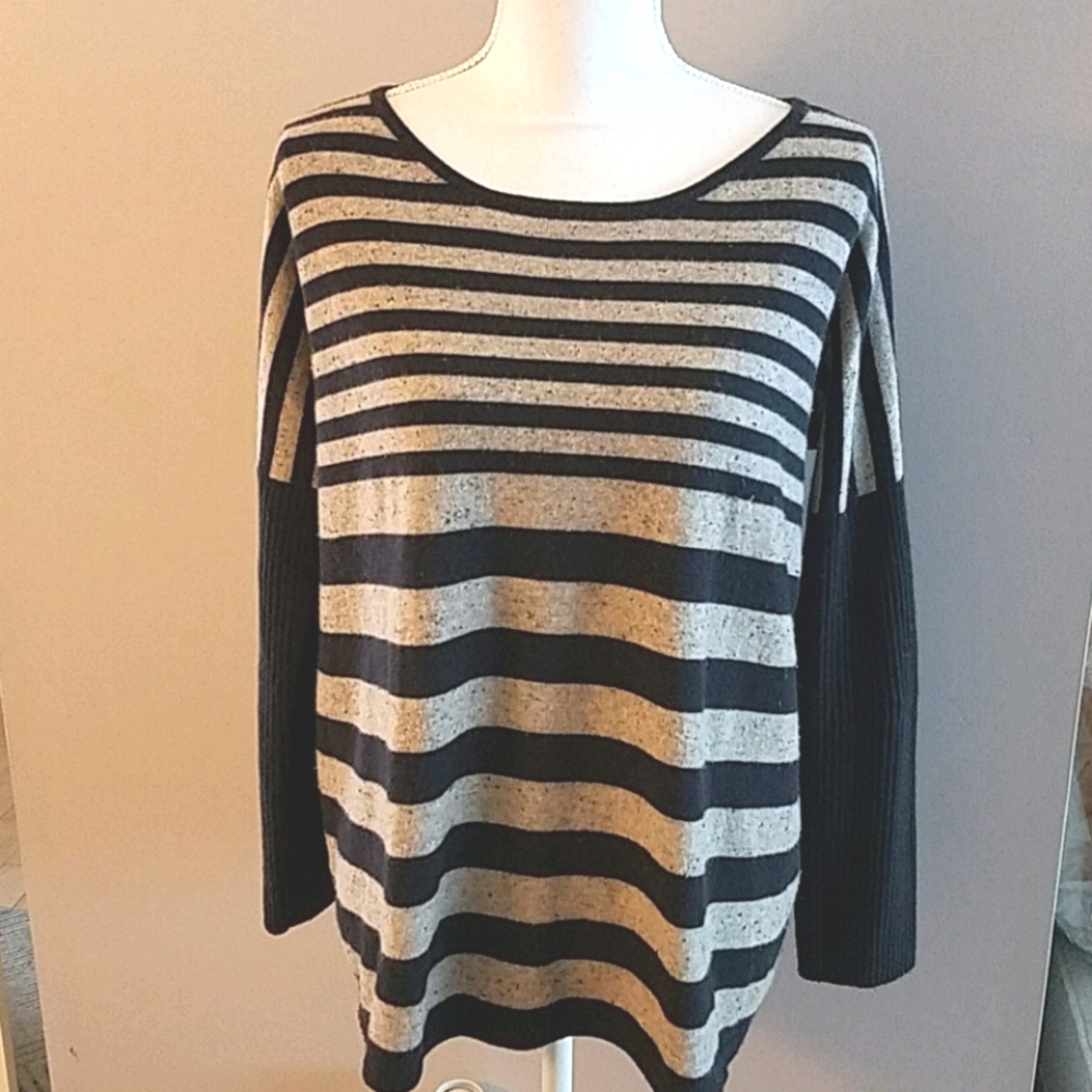 Saks Striped Cashmere Sweater Size Medium Navy/Gray